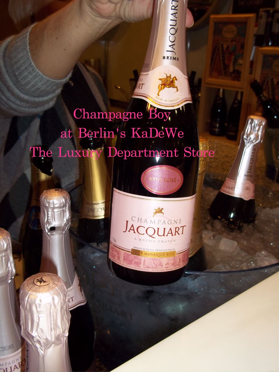 <!--:en-->Champagne Boy!!!!!enjoying a Glass at Berlin’s KaDeWe<!--:-->